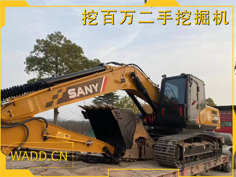 二手三一215挖掘機(jī)帶錘成功發(fā)貨至重慶石柱