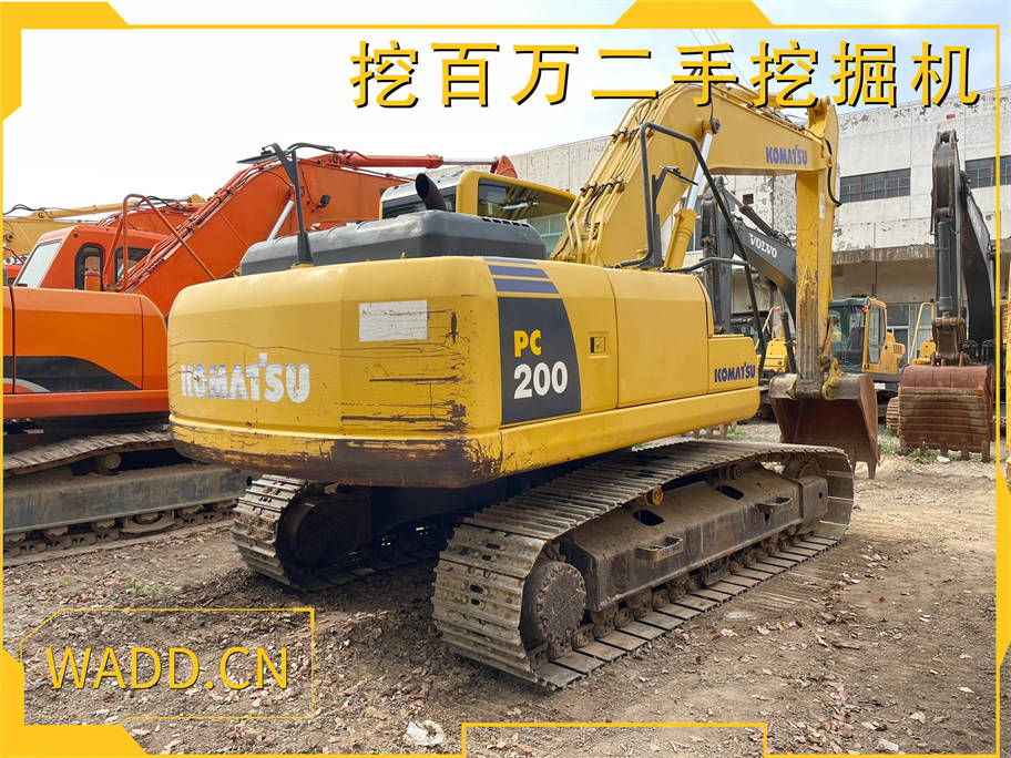 二手小松200-8挖掘機，高性能設備助您卓越挖掘！