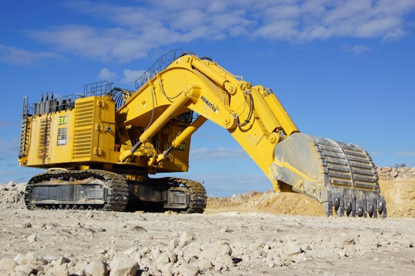 二手挖掘機在礦業和采石場中的應用及其優勢 Applications and Advantages of Second-Hand Excavators in Mining and Quarrying