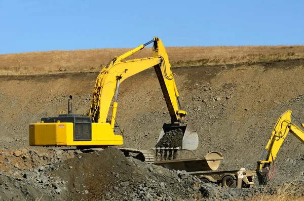 二手挖掘機 vs 新挖掘機：價格對比與選擇指南 Used Excavators vs New Excavators: Price Comparison and Buying Guide