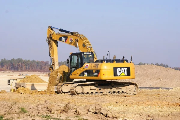 二手挖掘機采購指南：常見客戶問題解答 Used Excavator Buying Guide: Answers to Common Customer Questions